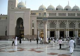 رؤية دخول المسجد في المنام للعزباء