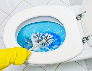 تفسير حلم رؤية تنظيف المرحاض في المنام للمتزوجة